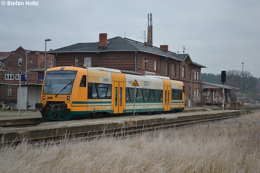 ODEG VT650.87 hat am Sonntagmorgen den Bahnhof Neustadt-Glewe erreicht und wird in Krze nach Parchim weiter fahren.