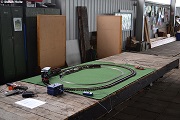 Gartenbahn und H0-Kreis zum selber fahren auf einem Flachwagen