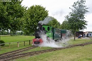 Der Dampfzug bei der Ausfahrt aus dem Bahnhof Schwichtenberg