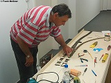 Holger beim Begutachten des Baufortschritts.
