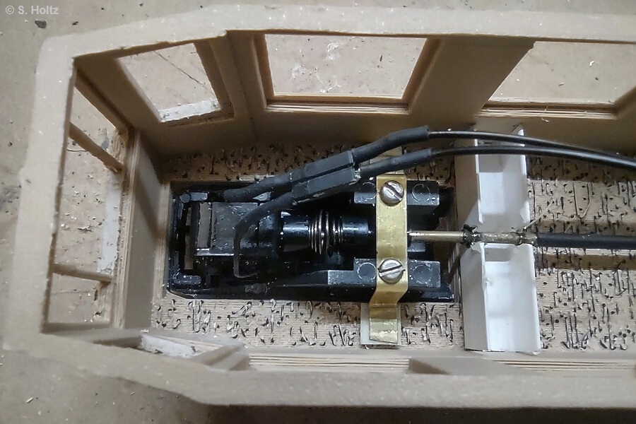 Befestigung Rahmen im Geh&auml;se