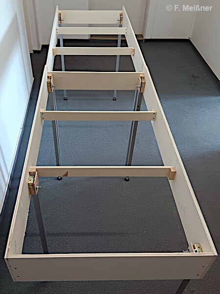 Neue Teile mit Beinhaltern